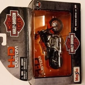 Maisto Harley Davidson 2007 XL 1200N Nightster 1:18 scale - MAKE OFFER